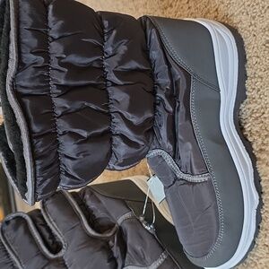 Merence - Women’s Gray Snow Boots - Size 9